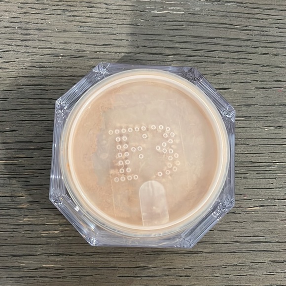 fenty beauty pro filt'r setting powder in cashew - Picture 2 of 3